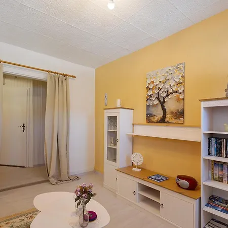 La Fleur Apartment *