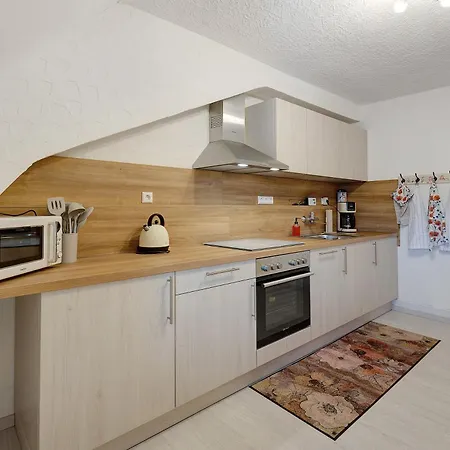 La Fleur Apartment *